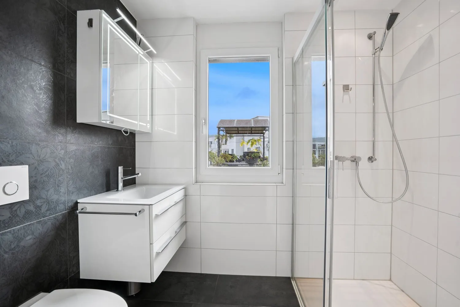 4.5-Zi.-Attika mit 65 m² Terrasse & Weitsicht, Weiach kaufen