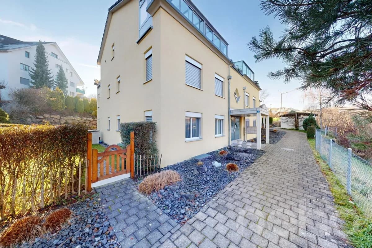 Lichtdurchflutete 3.5-Zimmer-Wohnung in Samstagern