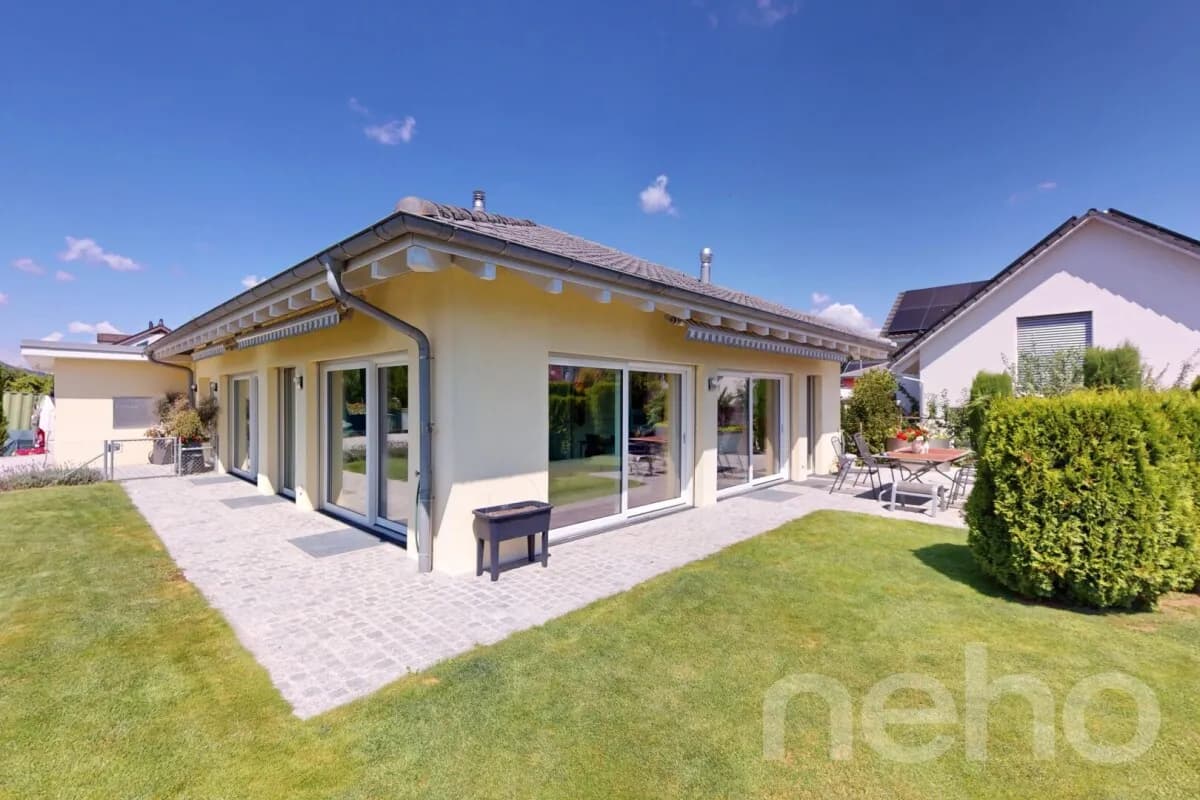 Elegantes Einfamilienhaus mit Garten und Carport für Wohnmobil