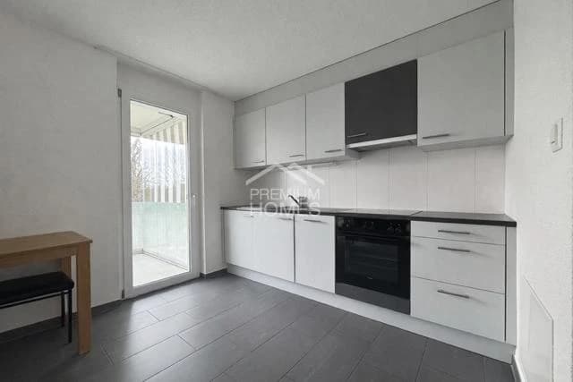 Moderne 2.5-Zimmerwohnung mit Lift und Balkon