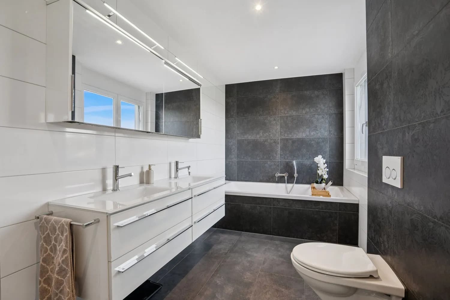 4.5-Zi.-Attika mit 65 m² Terrasse & Weitsicht, Weiach kaufen