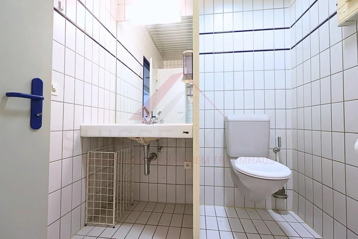 Atriumgebäude mit 220 m² Wohn- und 270 m² Gewerbefläche in Thörishaus (Neuenegg BE) - vielseitig nutzbar