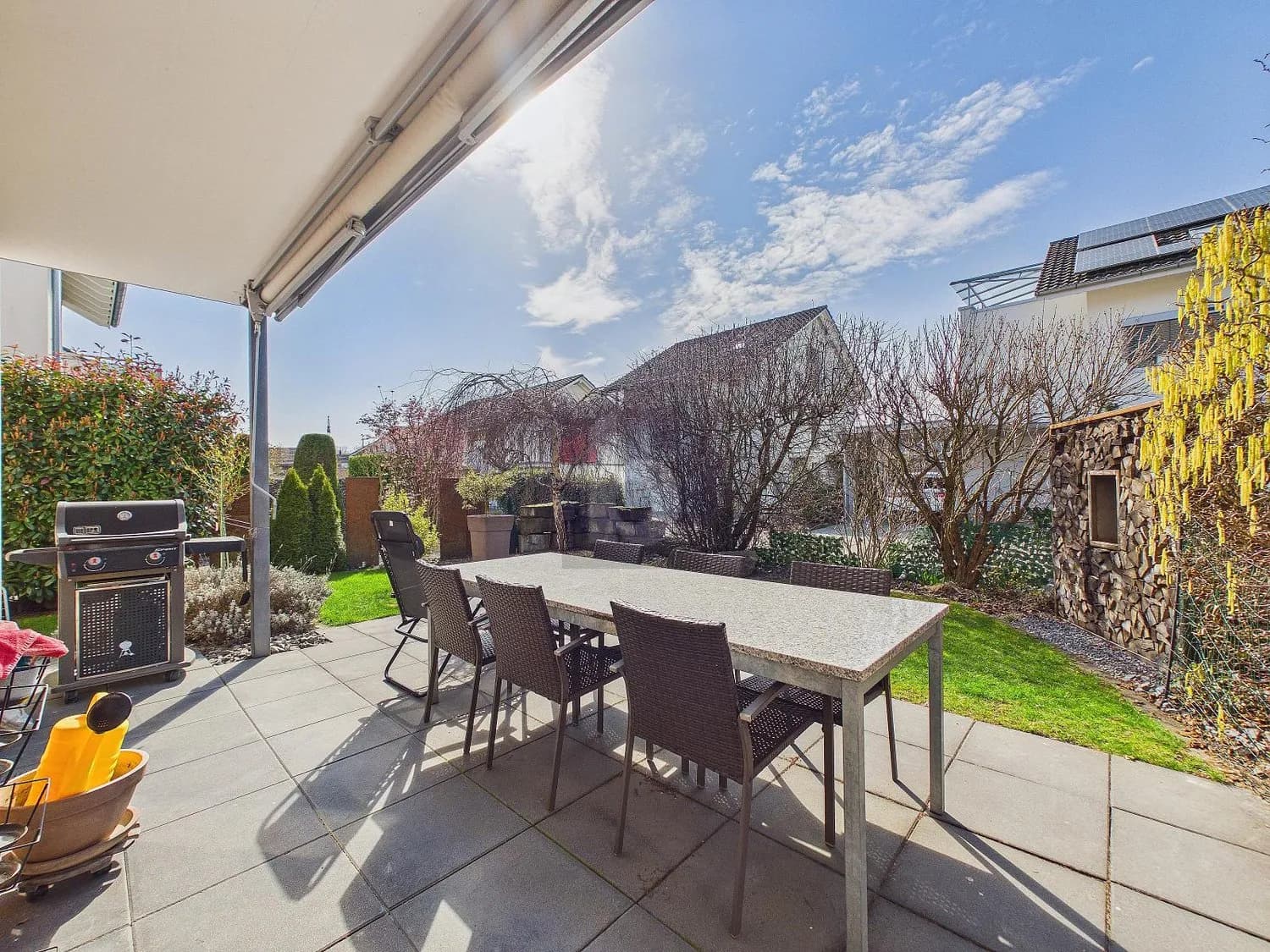 IDYLLISCHER GARTEN AN RUHIGER LAGE