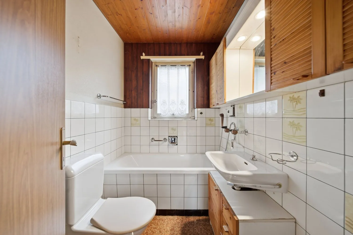 CHARMANTES 5.5-ZIMMER-EINFAMILIENHAUS IN RUHIGEM WOHNQUARTIER VON PIETERLEN.