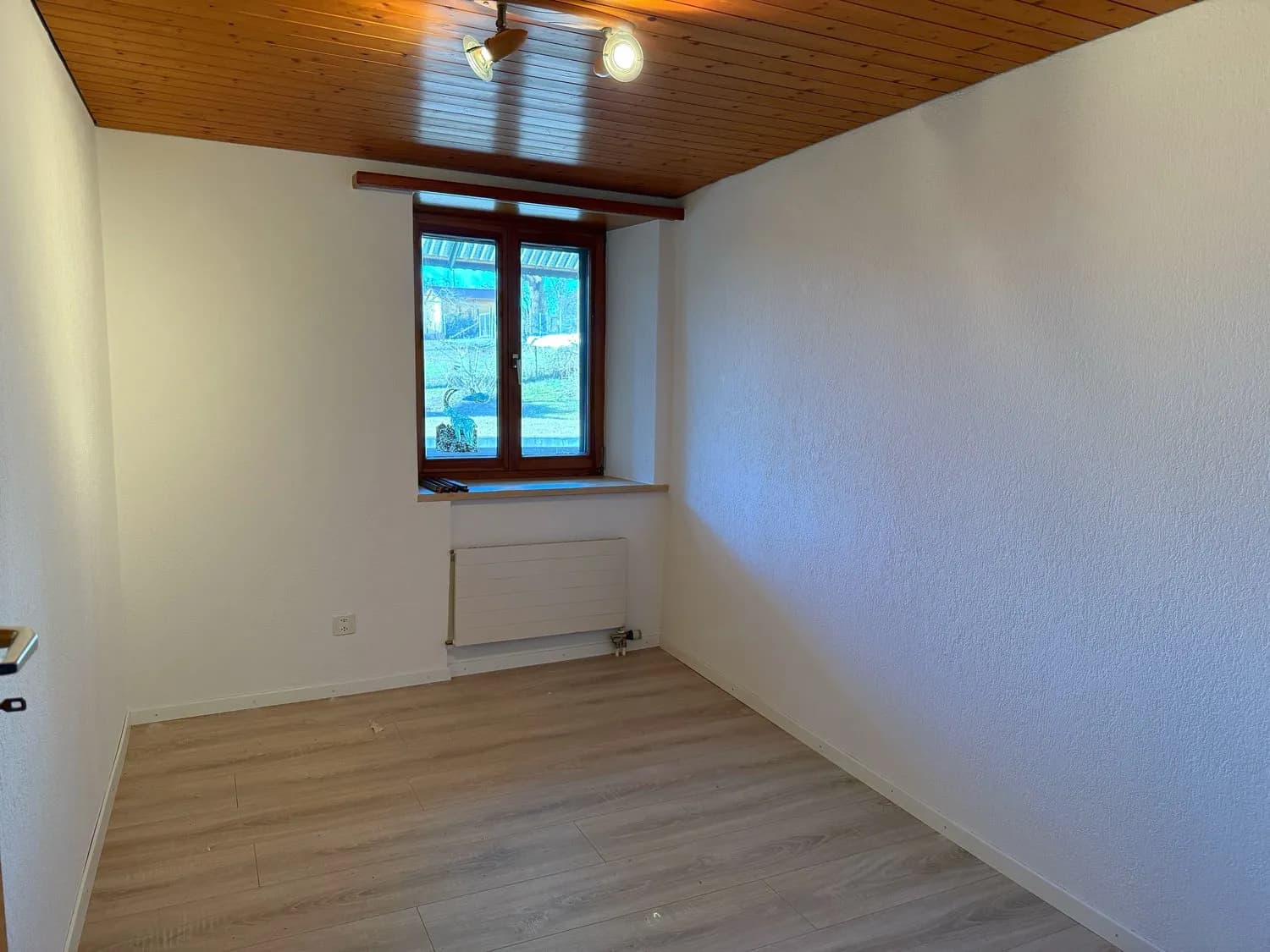 Modernisierte 4-Zimmer-Wohnung mit praktischem Parkplatz, Beggingen