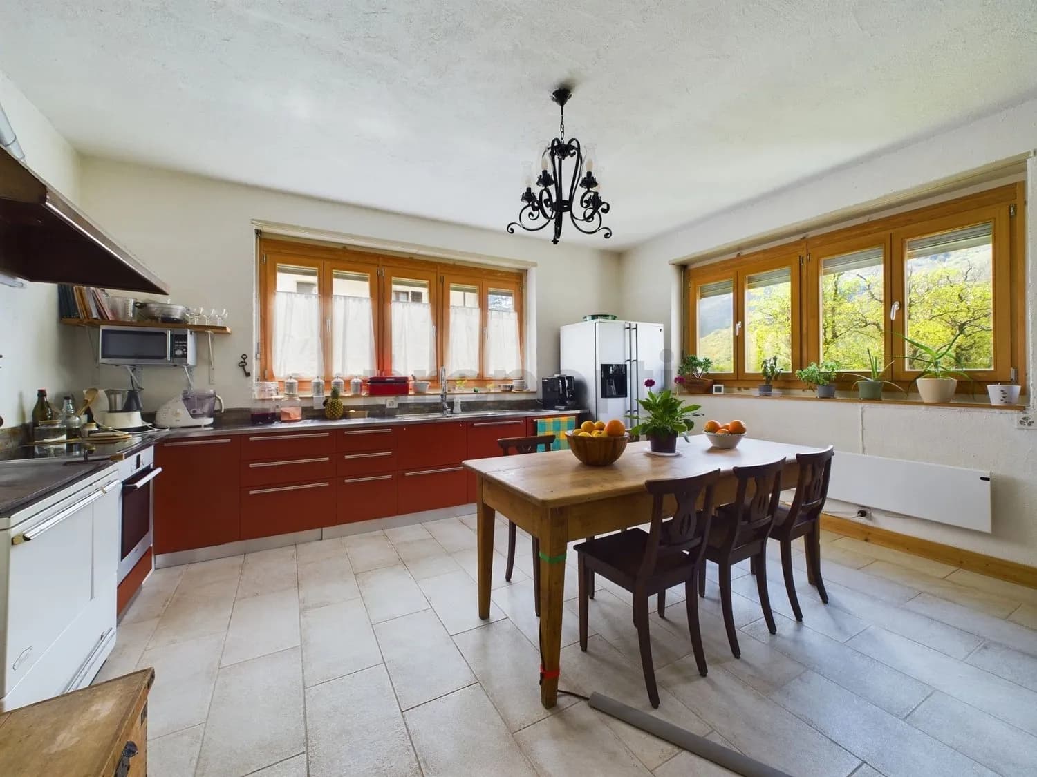 Pittoresca casa plurifamiliare con terreno nel cuore della Val di Blenio / Malvenfarbiges Mehrfamilienhaus mit Grundstück im Herzen des Bleniotals