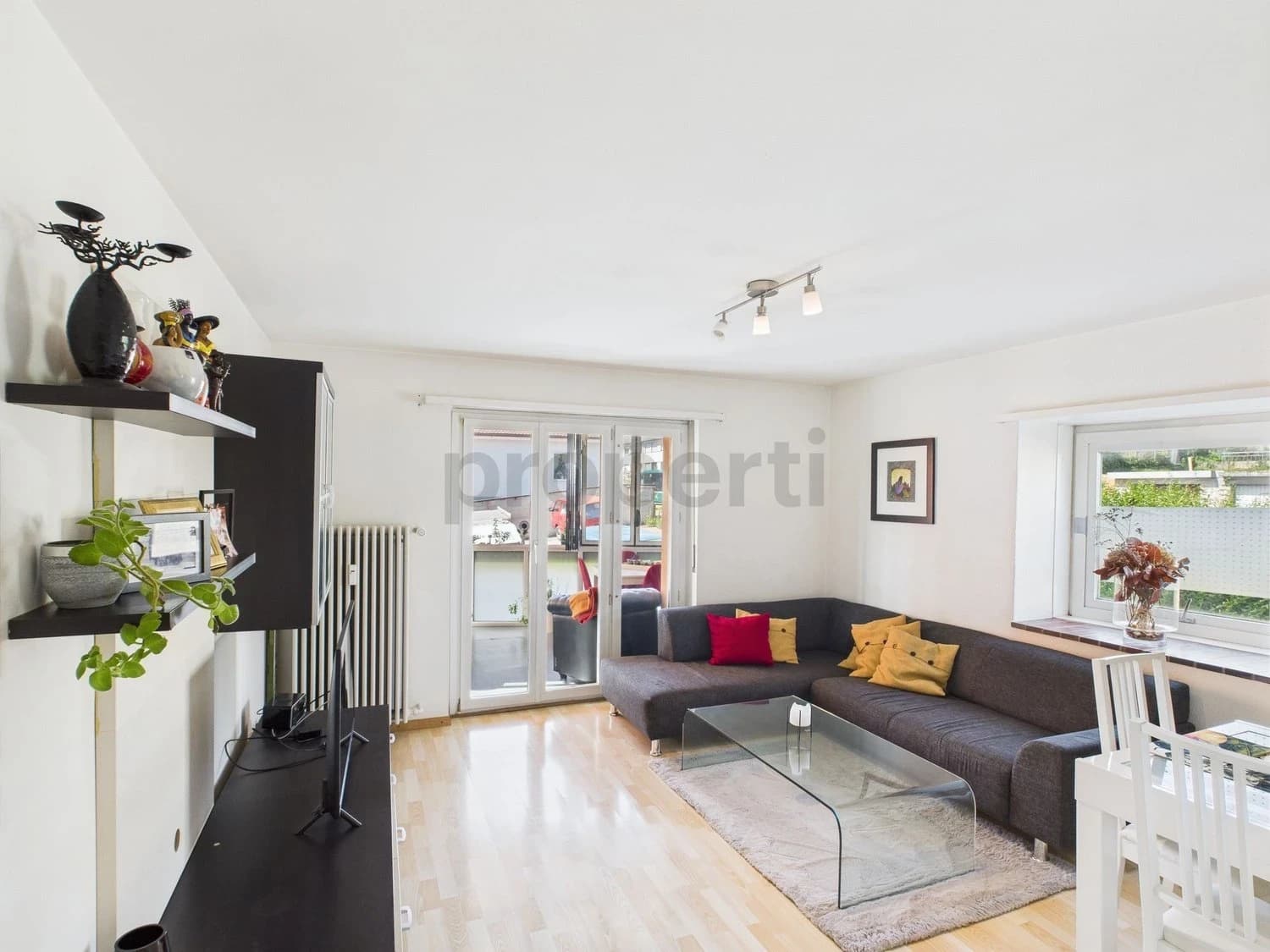 Modernisierte 4-Zimmer-Wohnung mit Balkon, Bottmingen