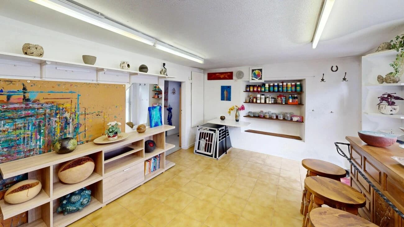 Charmanter Hausteil mit separatem Atelier und grossem Garten