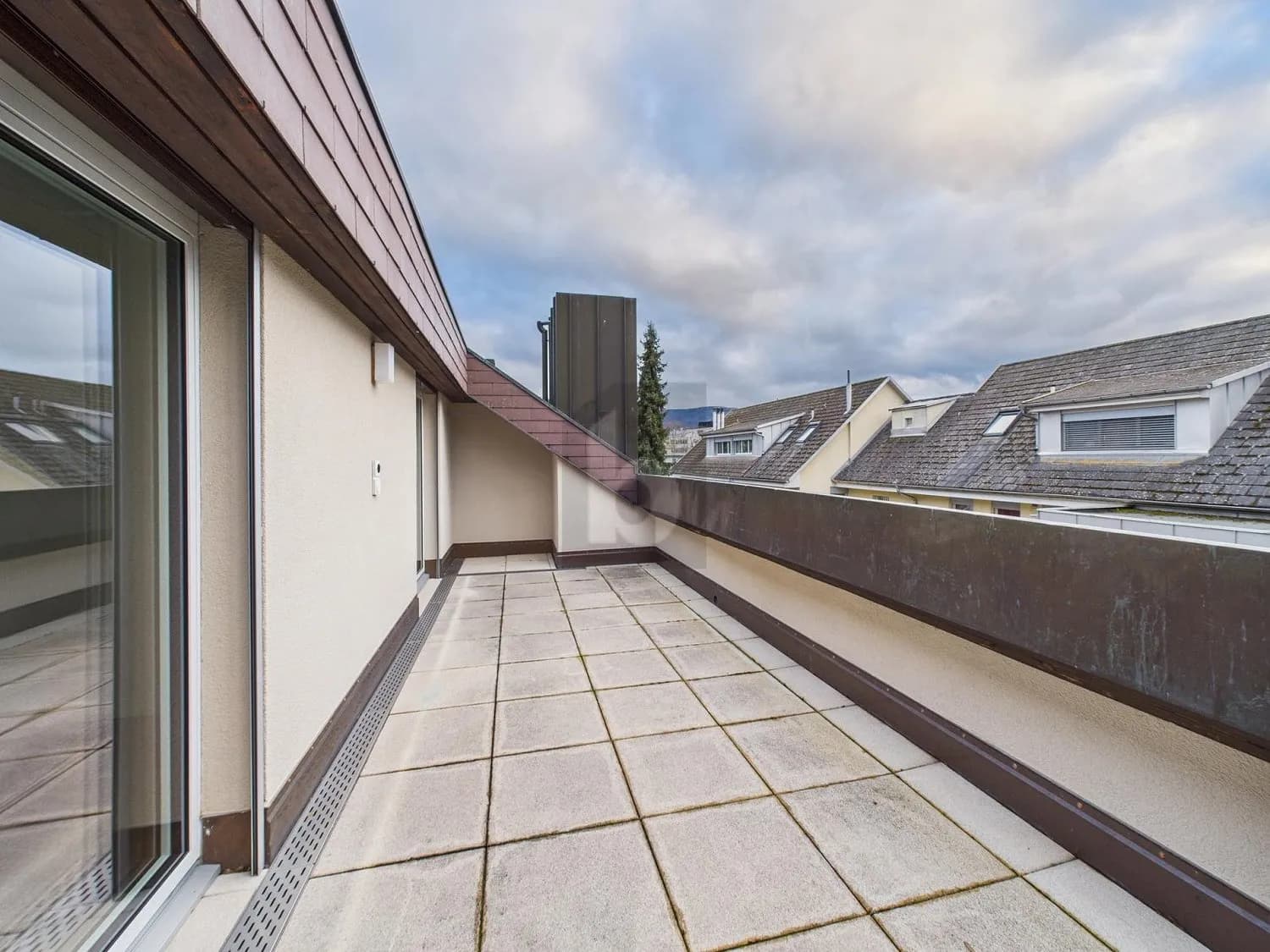 LICHTDURCHFLUTET, SONNIG, GEMÜTLICH