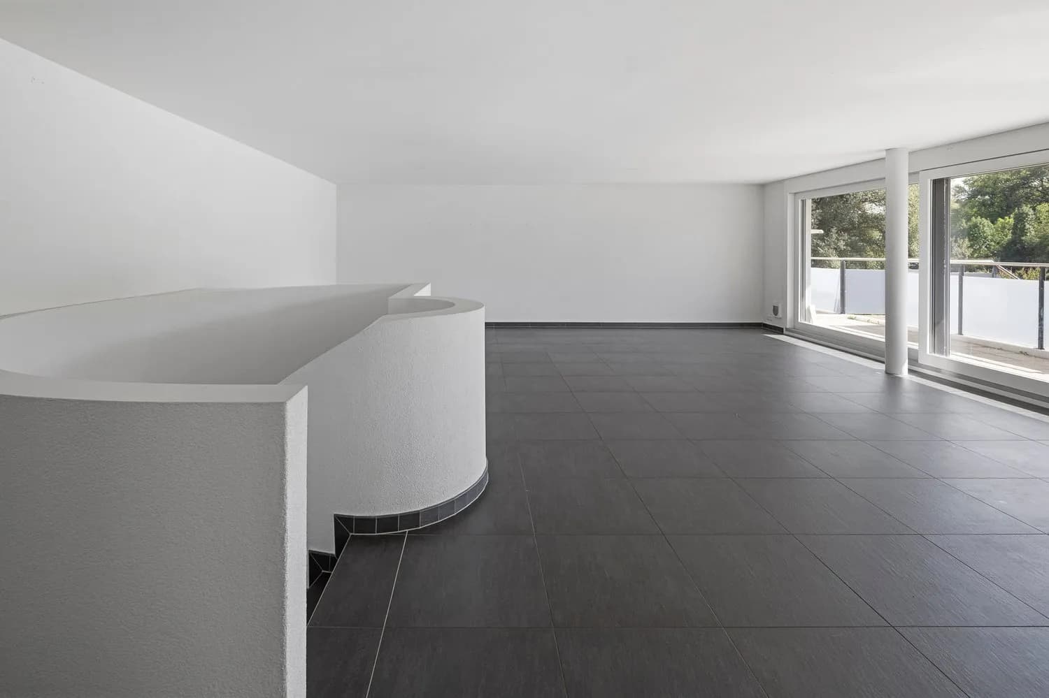 Leben mit Pool, grosser Terrasse und Limmatblick