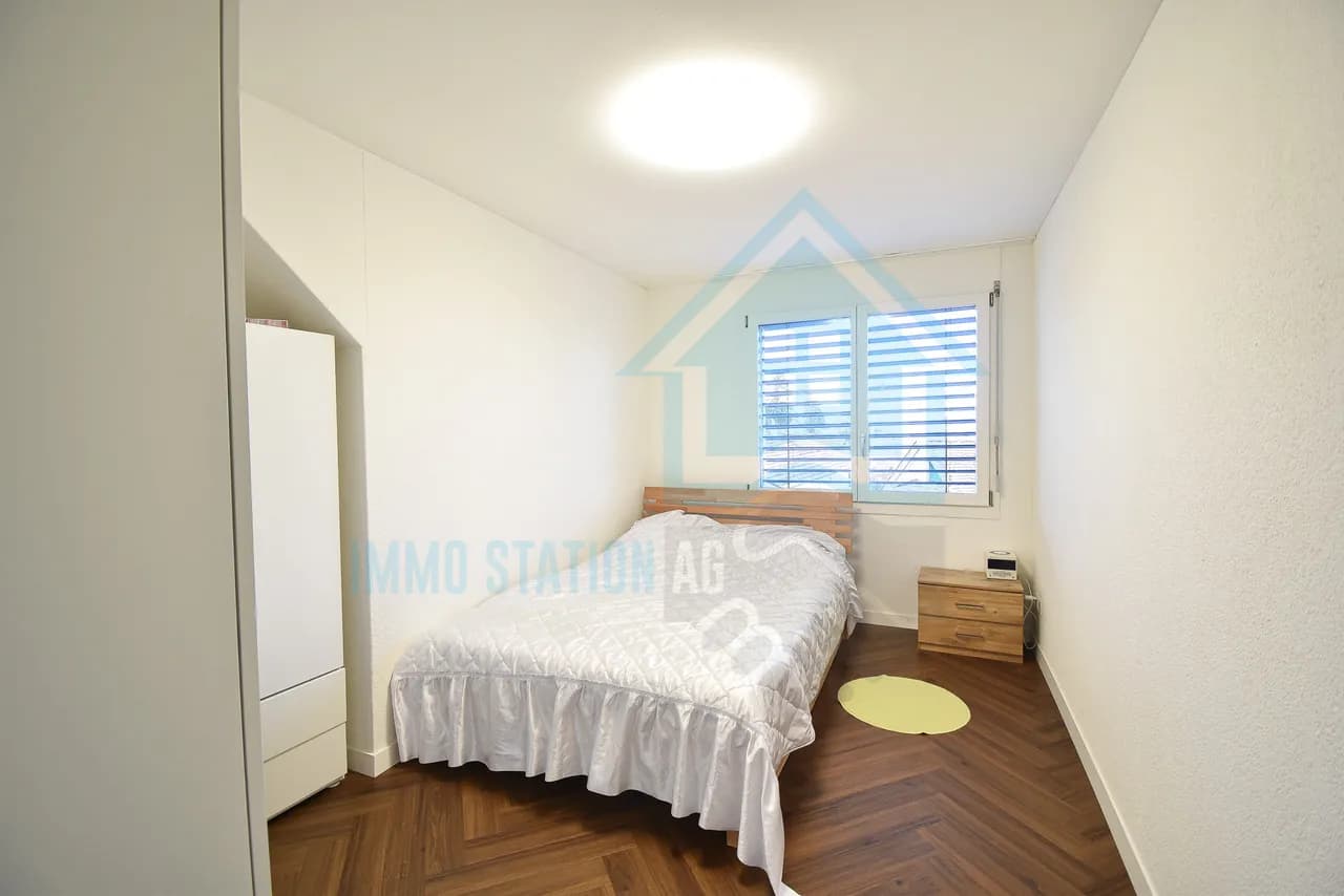 Stilvolle 4.5-Zimmer-Dachwohnung mit Loggia und Alpenblick in Burg AG