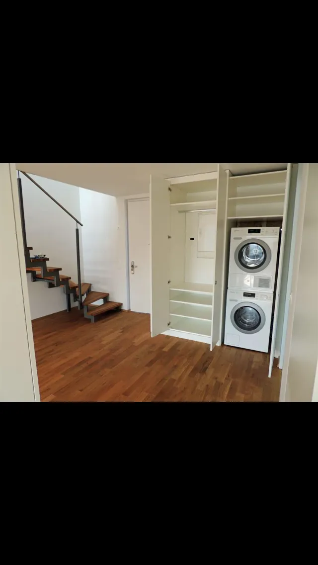 Moderne 3.5-Zimmer-Maisonette mit Parkplatzmöglichkeit, Birmensdorf