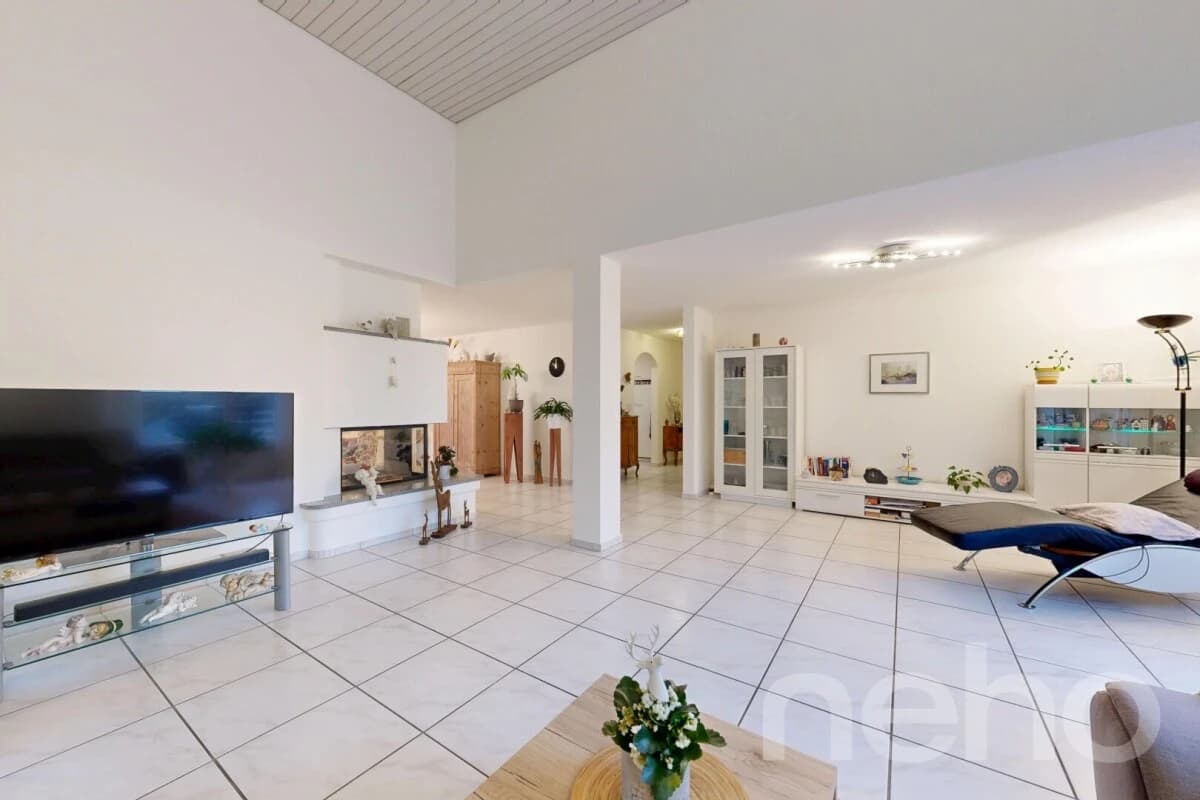 Grosszügige 4.5-Zimmer-Terrassenwohnung mit Lift und Wintergarten