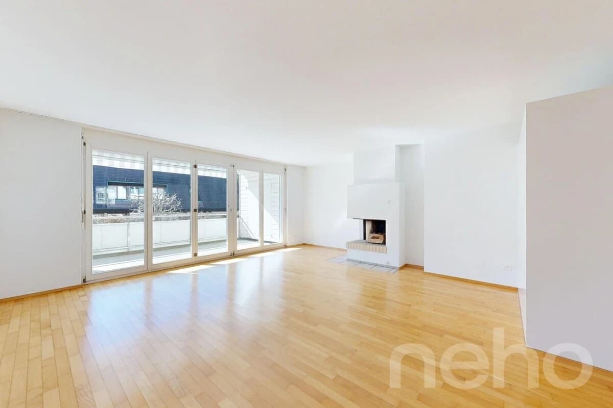 Helle und grosszügige 4.5-Zimmer-Wohnung in ruhiger Wohnlage