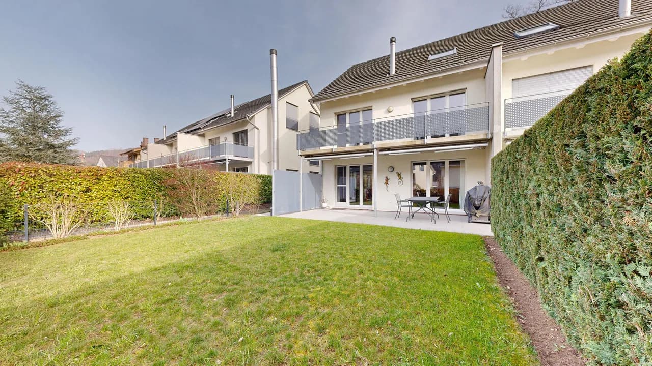 5.5-Zimmer-Eckhaus mit Hobbyraum und zwei Einstellhallenplätzen