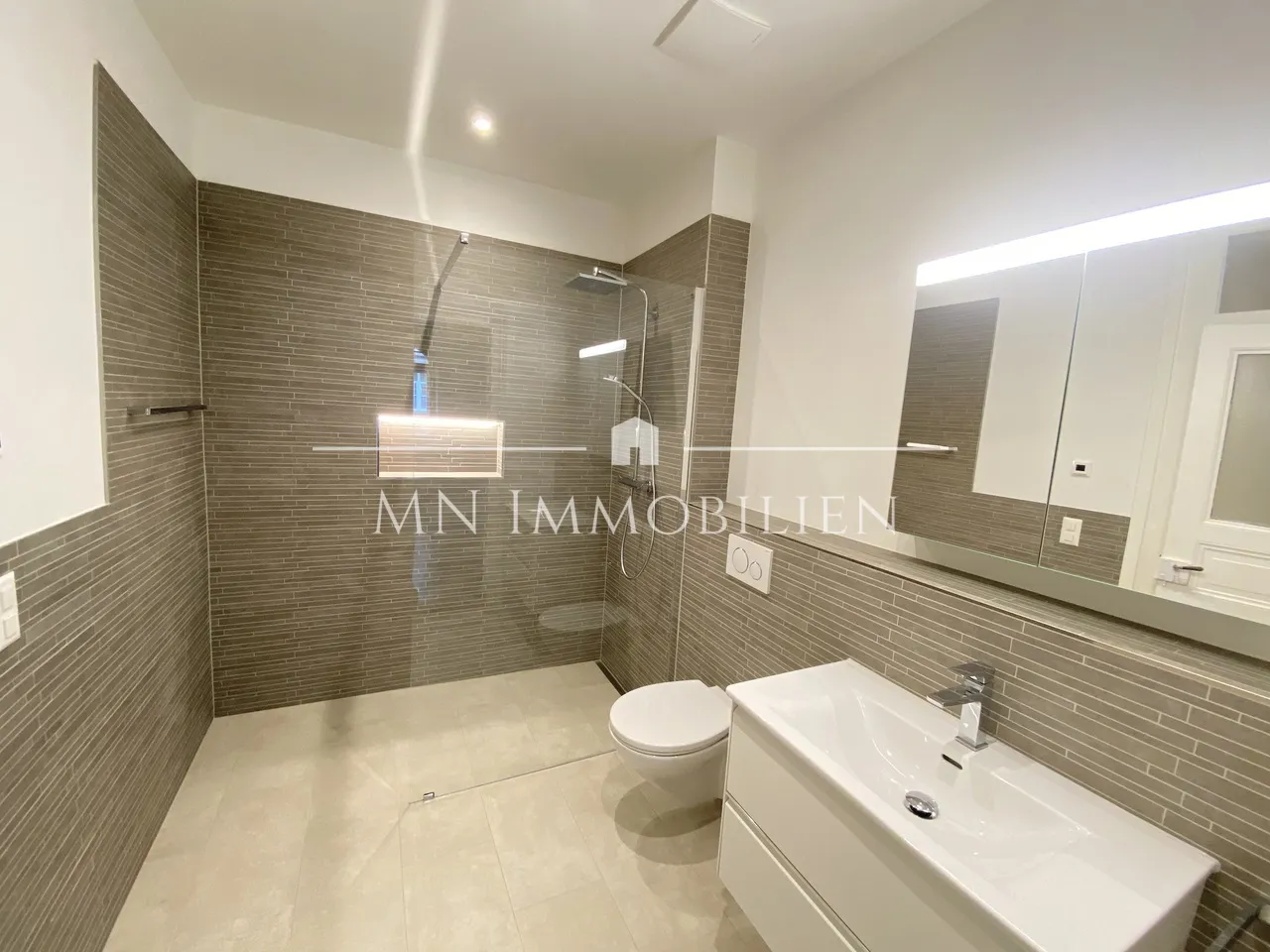 Exklusive 2.5-Zimmer-Wohnung mit Gartensitzplatz nahe Messe Basel