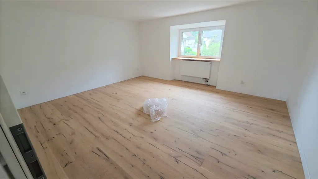 Neu renoviertes 5.5-Zimmer-Doppeleinfamilienhaus mit grossem Keller, Glarus