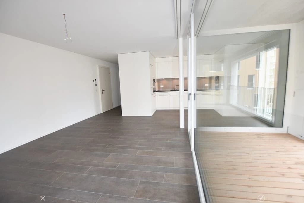 moderne 2.5-Zimmerwohnung mit Loggia zu vermieten