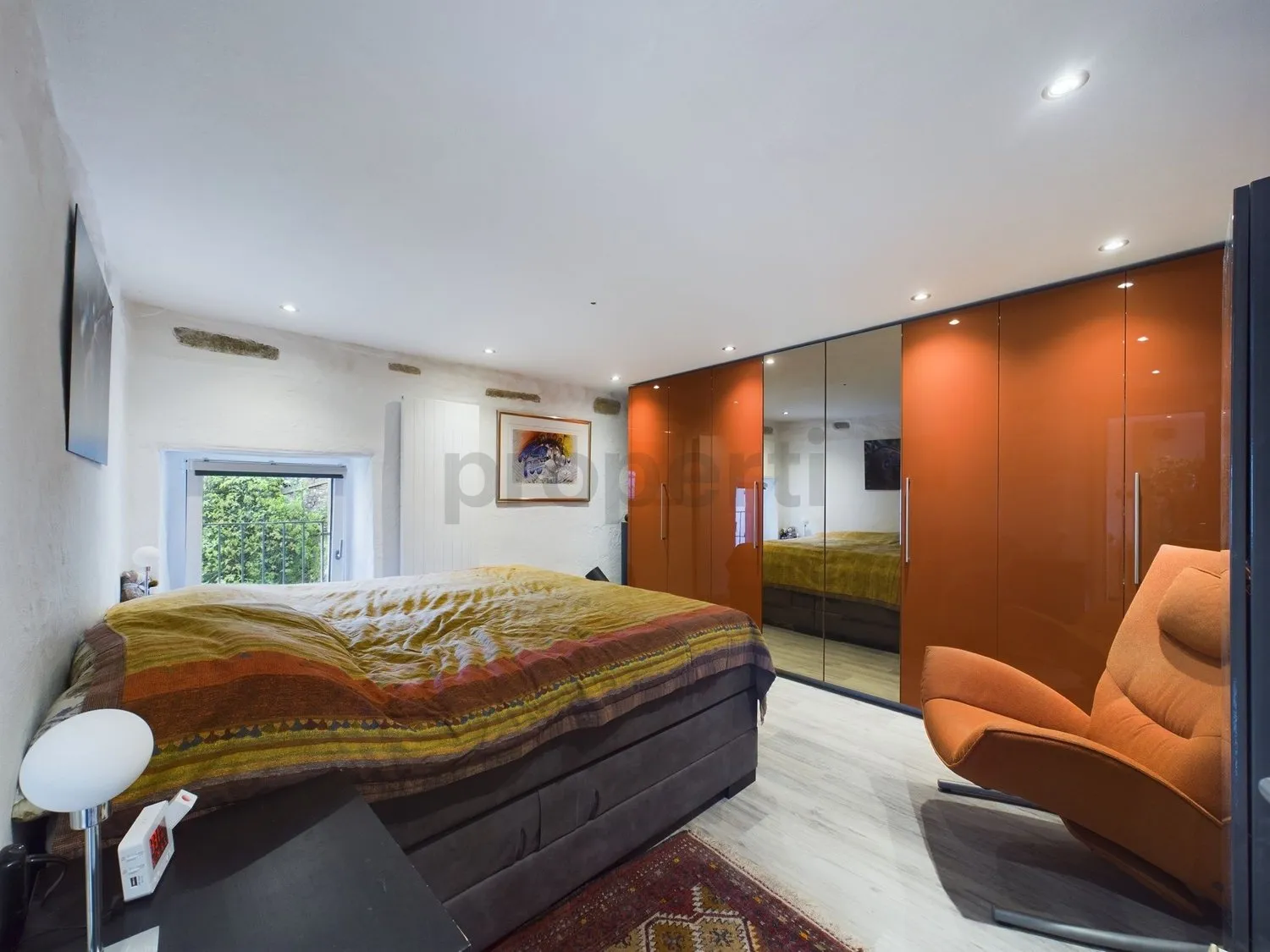 Einzigartiges 5.5-Zimmer-Einfamilienhaus mit separater Dachwohnung in IntragnaUnica casa indipendente di 5,5 locali con attico separato a Intragna