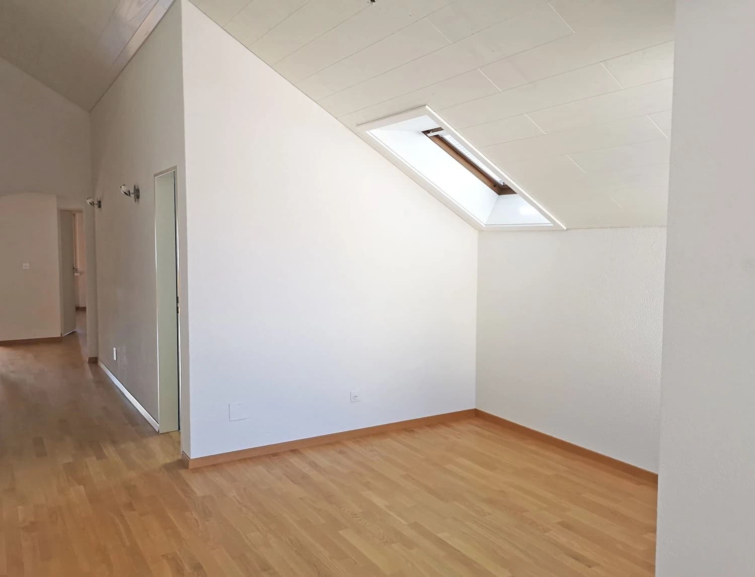 Dachwohnung mit Cheminée -  befristet - 30.06.2027