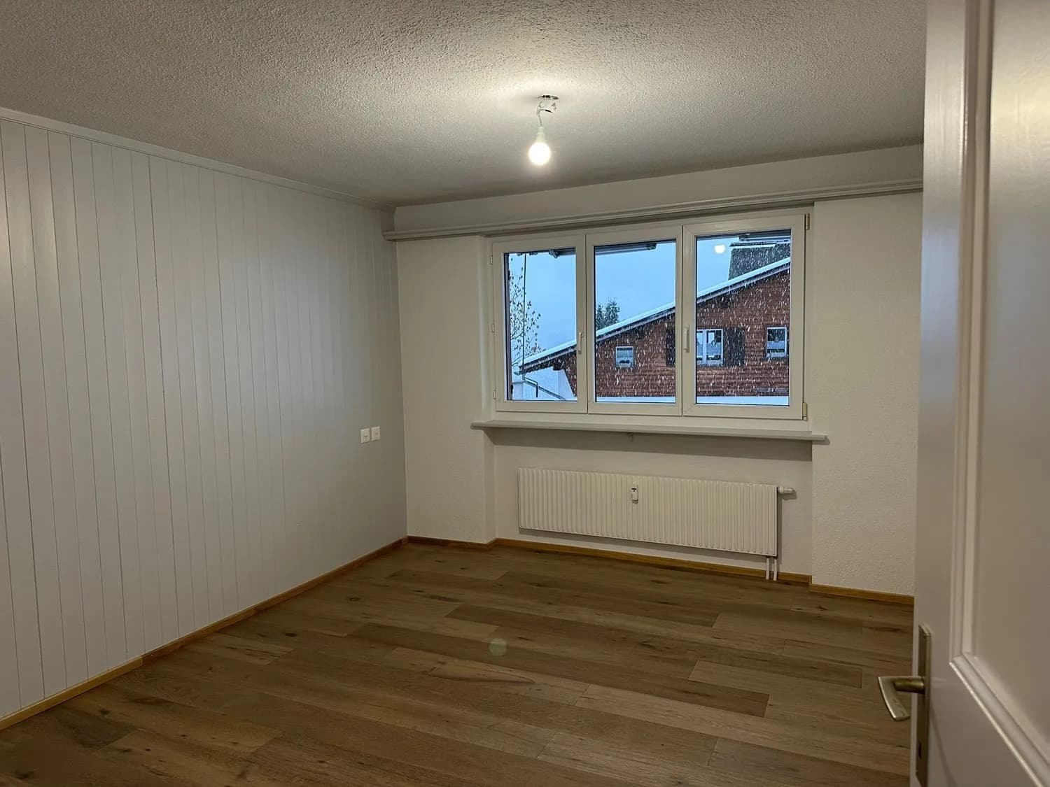 Ruhige 3.5-Zimmer-Wohnung mit praktischem Einstellplatz, Saas im Prättigau