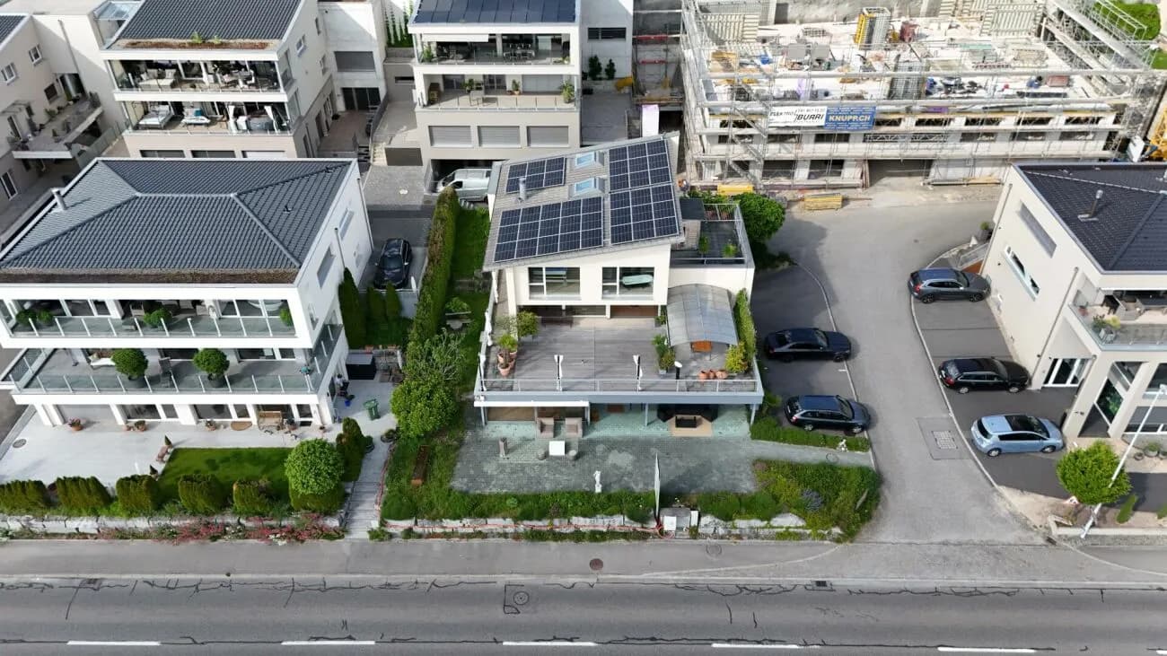 Wohn- und Geschäftshaus: Charmantes Zuhause mit Panoramablick über den Sempachersee