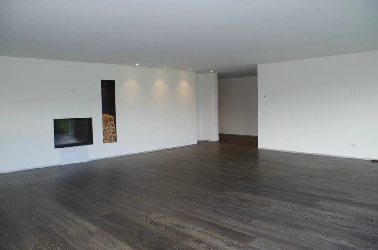 Ländliche Idylle trifft Wohnkomfort: 5.5-Zimmer-Gartenwohnung für ruhige Mieter