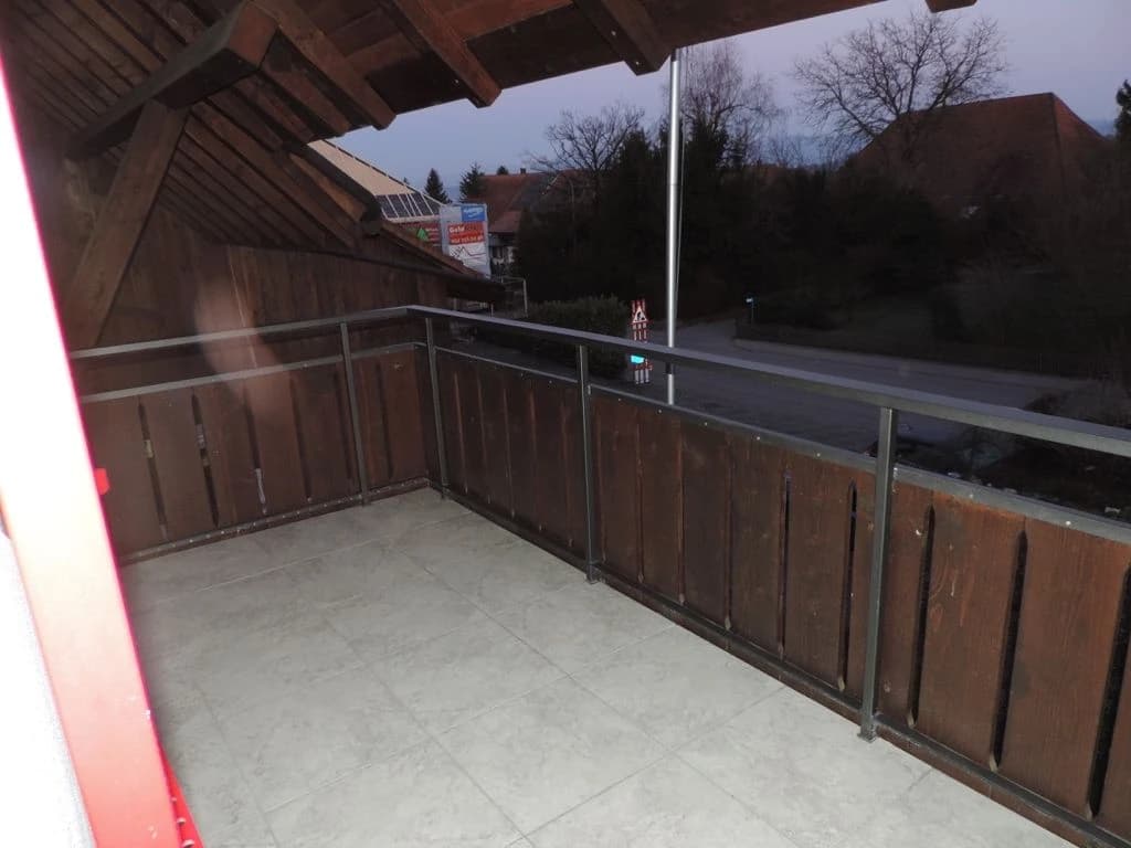 Grosszuegige 3.5-Zimmer-Wohnung mit sonnigem Balkon in Schnotwill