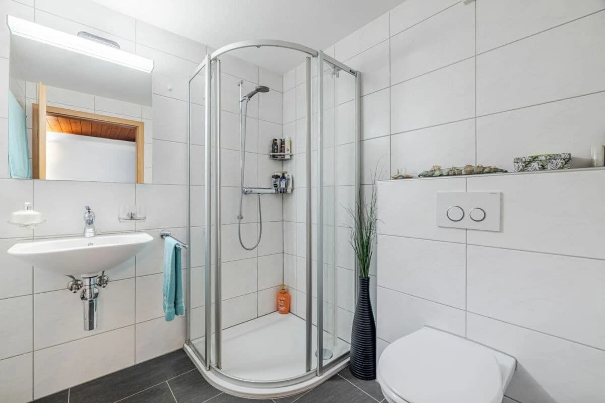 MODERNISIERTES 6.5-ZIMMER-EINFAMILIENHAUS IN RUHIGER LAGE ? FAMILIENFREUNDLICH, MIT GEPFLEGTEM GARTEN UND SCHULNÄHE