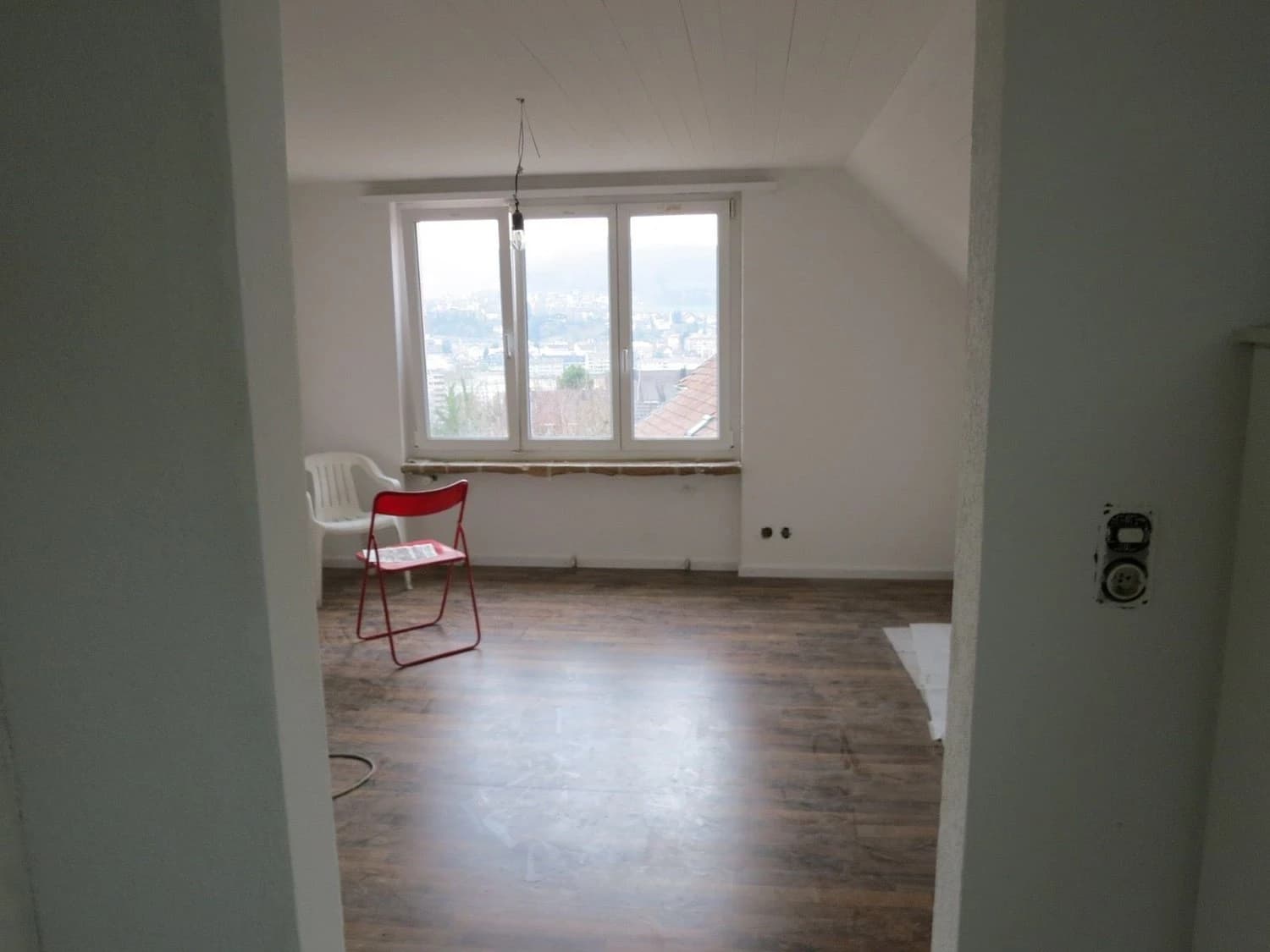 Helle 2-Zimmer-Wohnung mit praktischer Kellerfläche, Füllinsdorf