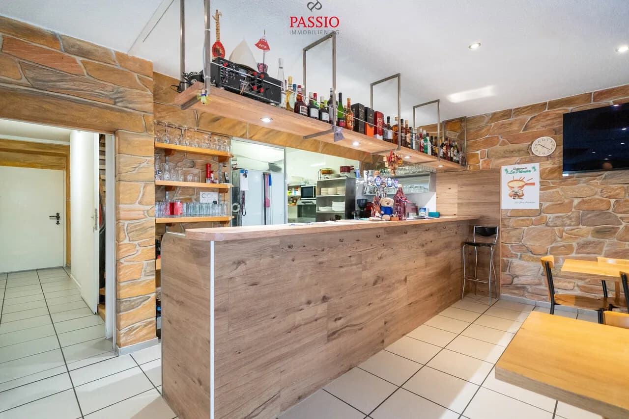 Zentrales 7-Zimmer Stadthaus mit Restaurant im Herzen von Olten