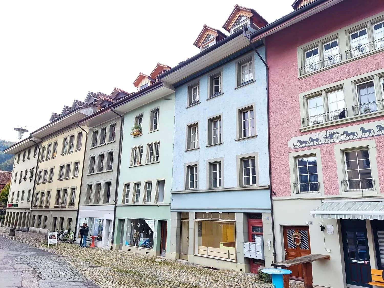 Grosszuegige 4.5-Zimmer-Wohnung mit sonnigem Balkon, Burgdorf