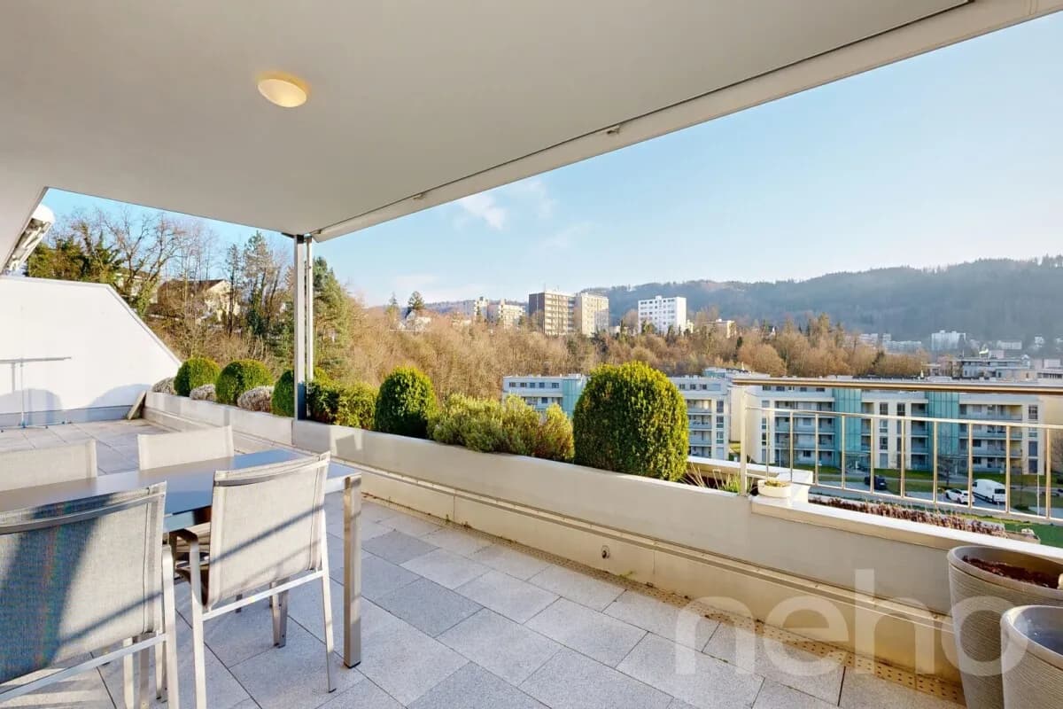 Moderne 4.5 Zimmer Terrassenwohnung mit traumhafter Aussicht