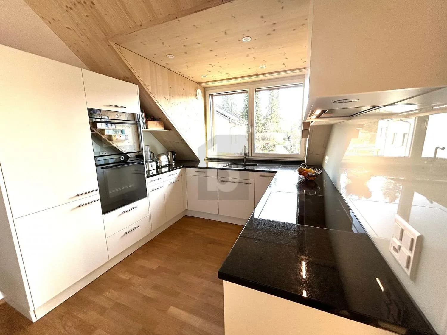 SCHALLISOLIERT UND WARME ATHMOSPHÄRE