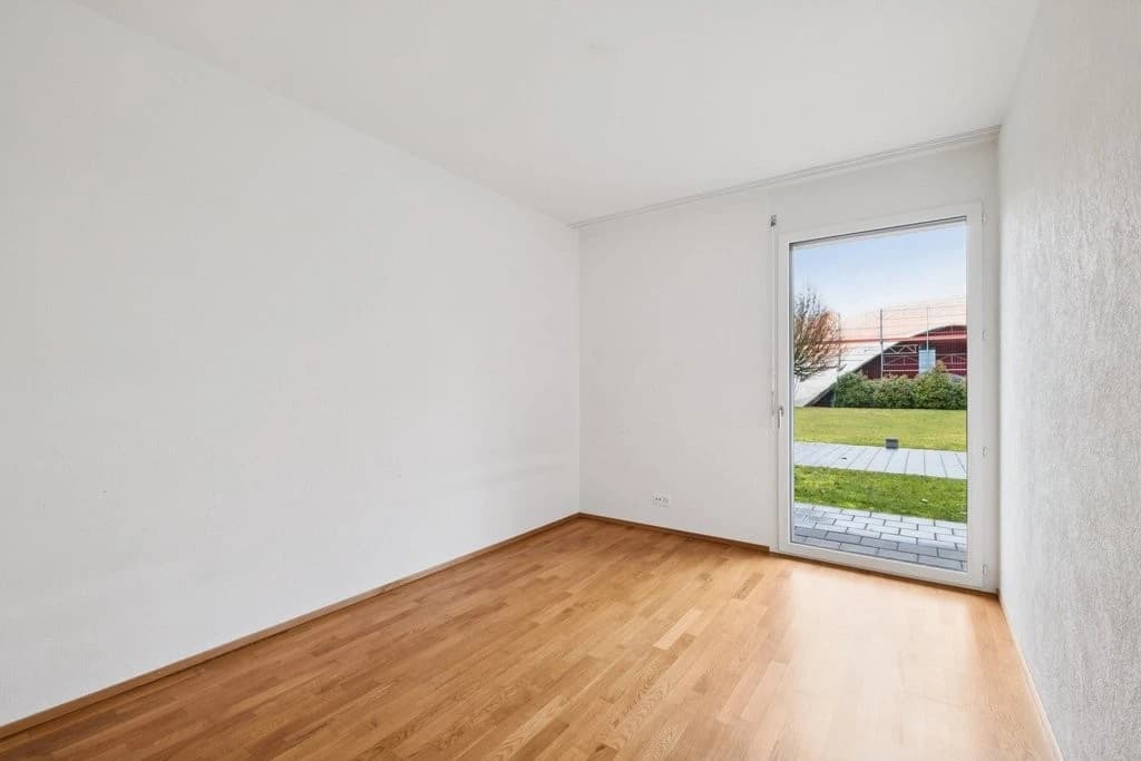 Viel Wohnraum und zwei gedeckte Sitzplätze