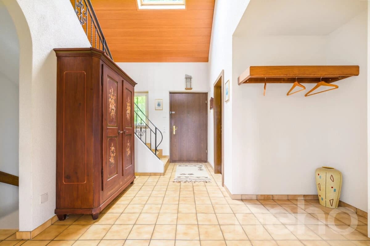 Grosszügiges Einfamilienhaus mit Weitblick und traumhaftem Garten