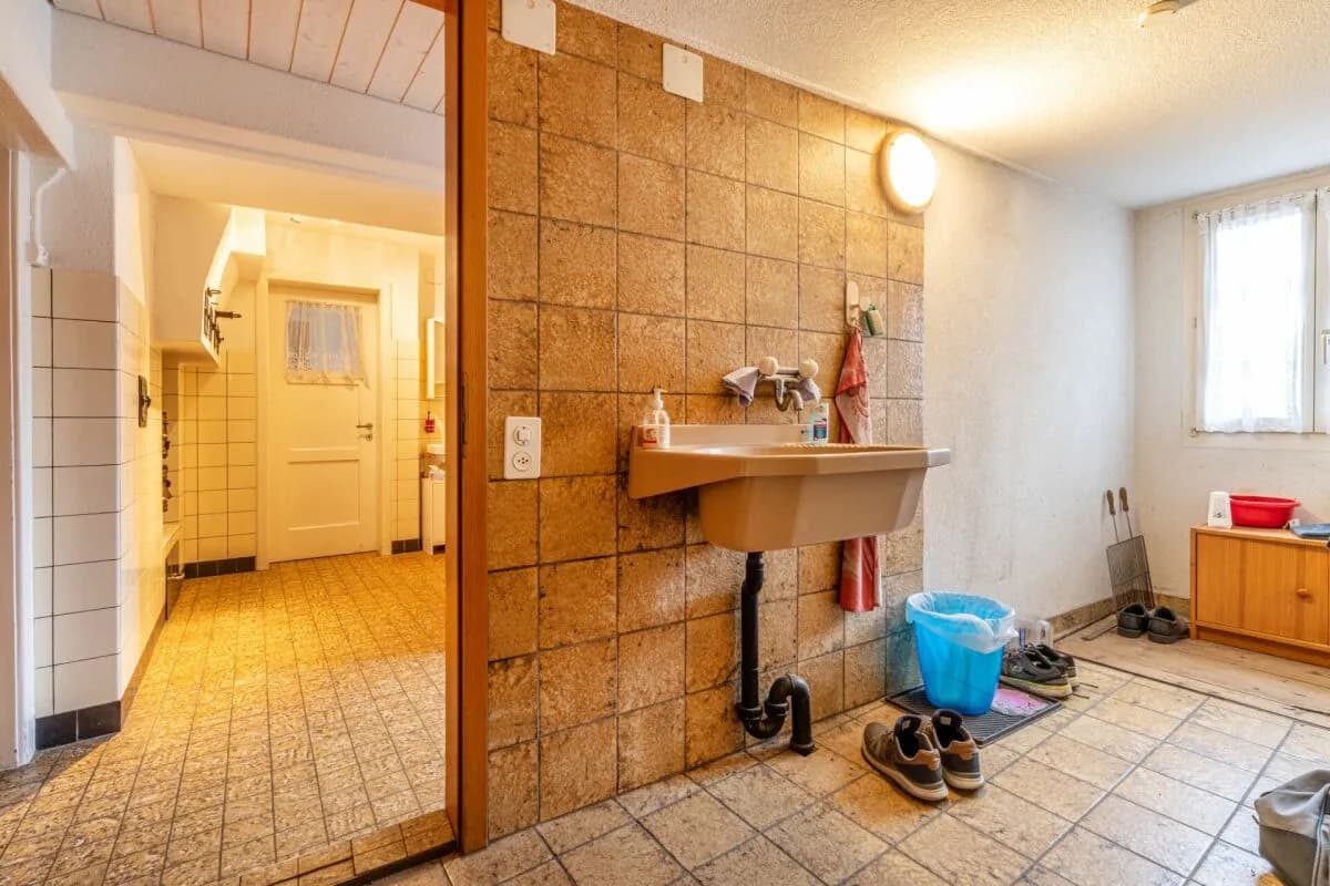 Potenzialreiches Bauernhaus mit drei Wohneinheiten und Scheune