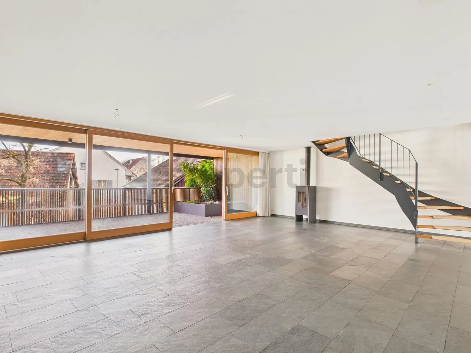 Modern 4.5-Zimmer-Maisonette mit grosser Terrasse in Biel-Benken