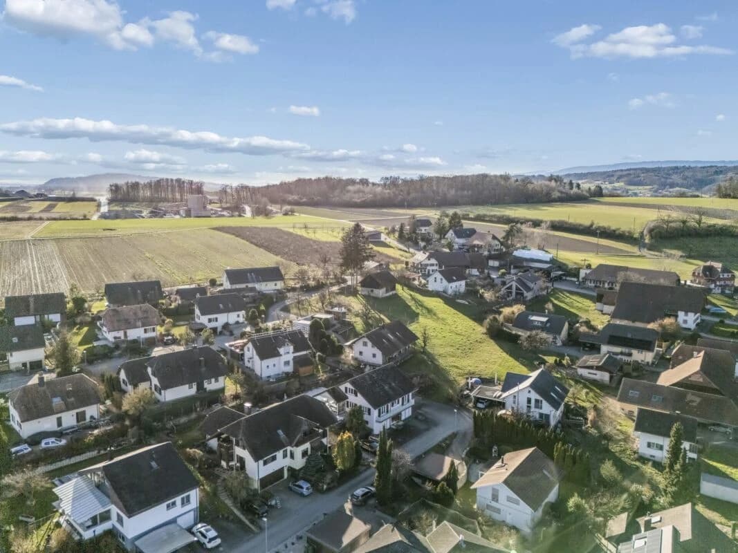 5.5-Zimmer-Einfamilienhaus mit Pool, ländlich und ruhig gelegen