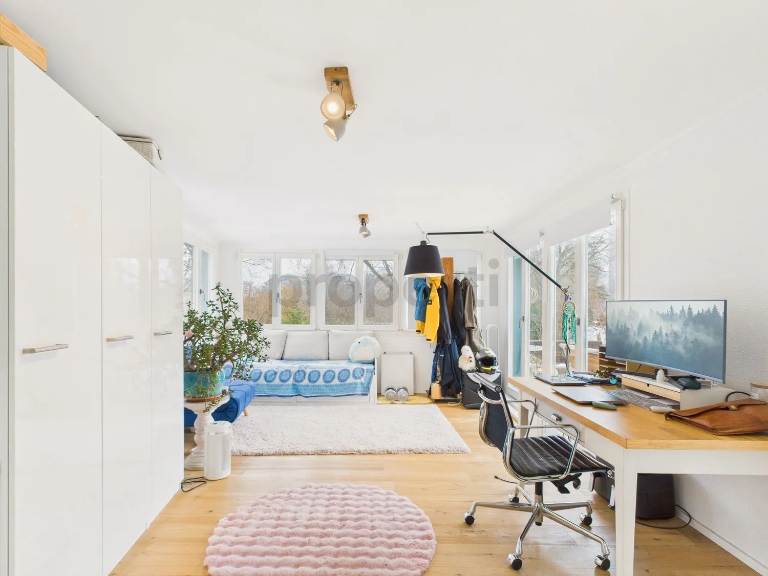 Neu renoviertes 5-Zimmer-Eckhaus mit Garten in Wetzikon