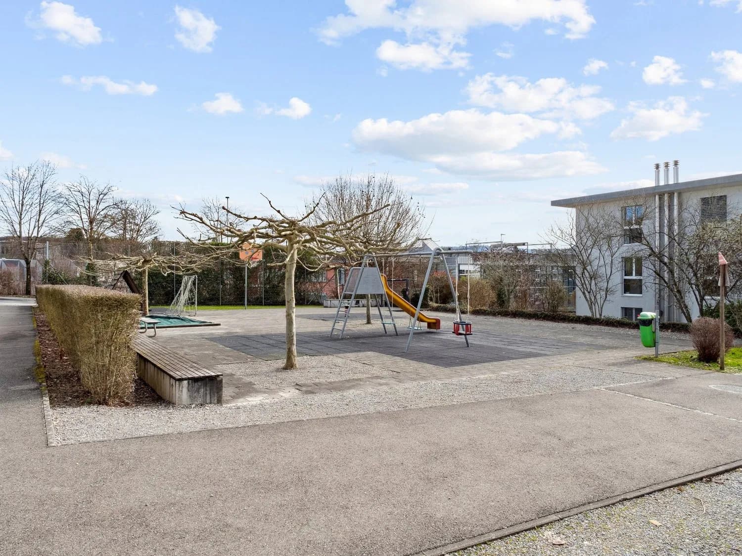 4.5-Zimmer-Wohnung mit 102 m², 15.7 m² Loggia & Schwedenofen – Wohnen mit Komfort in Lyss