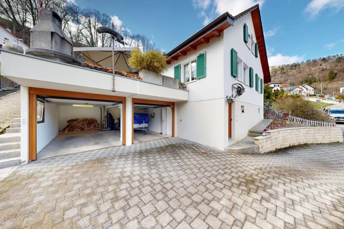 Einfamilienhaus mit 2 Garagen und vielseitigem Raumangebot