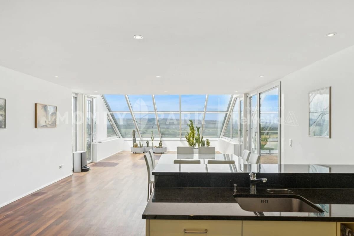 4.5-Zimmer-Terrassenwohnung mit herausragender Panoramasicht und Wintergarten