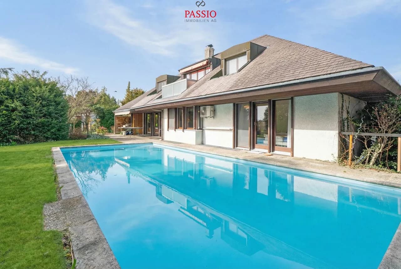 Grosszügiges 5.5-Zimmer-Einfamilienhaus mit Pool und Alpenblick