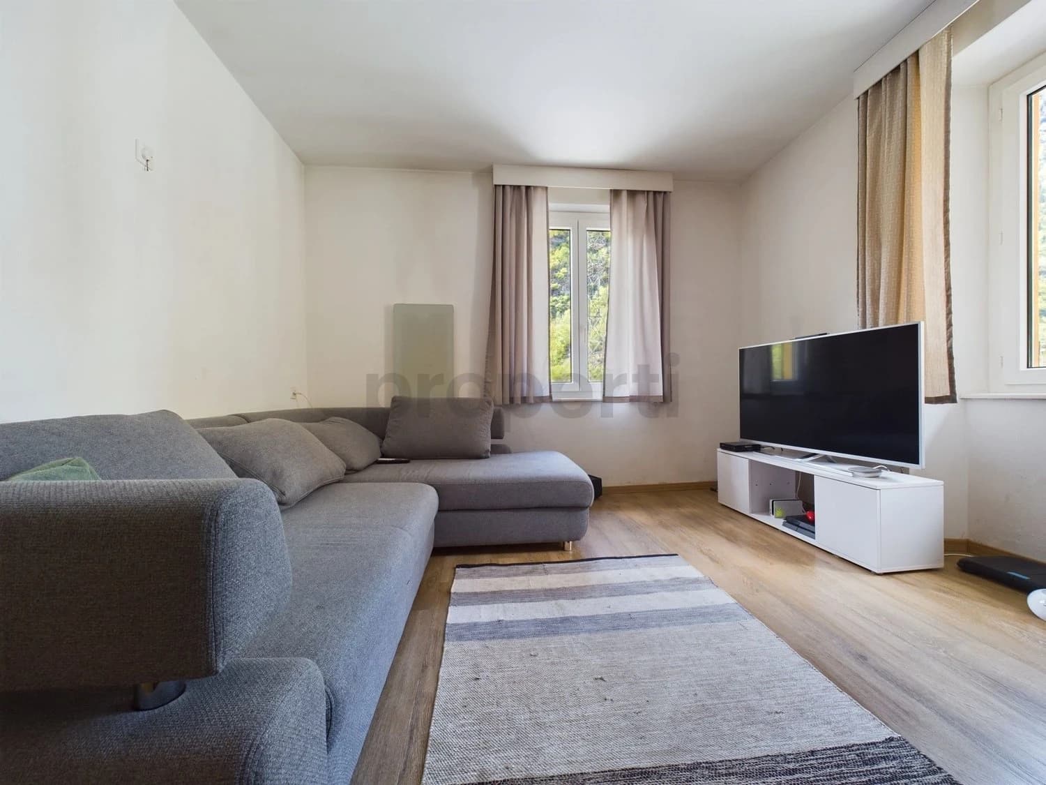 Geräumige 5,5-Zimmer-Wohnung im Herzen von Lavorgo/Spazioso appartamento di 5.5 locali nel cuore di Lavorgo