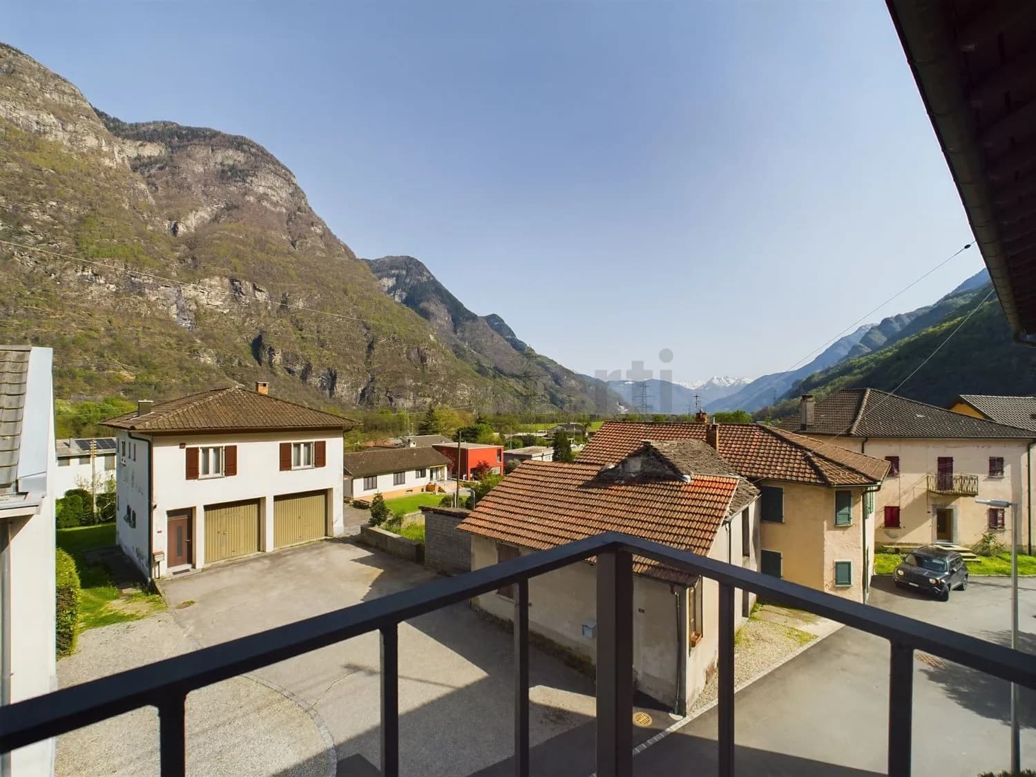 Idyllisches Einfamilienhaus mit 4.5 Zimmern in RivieraIdilliaca casa indipendente con 4,5 locali in Riviera