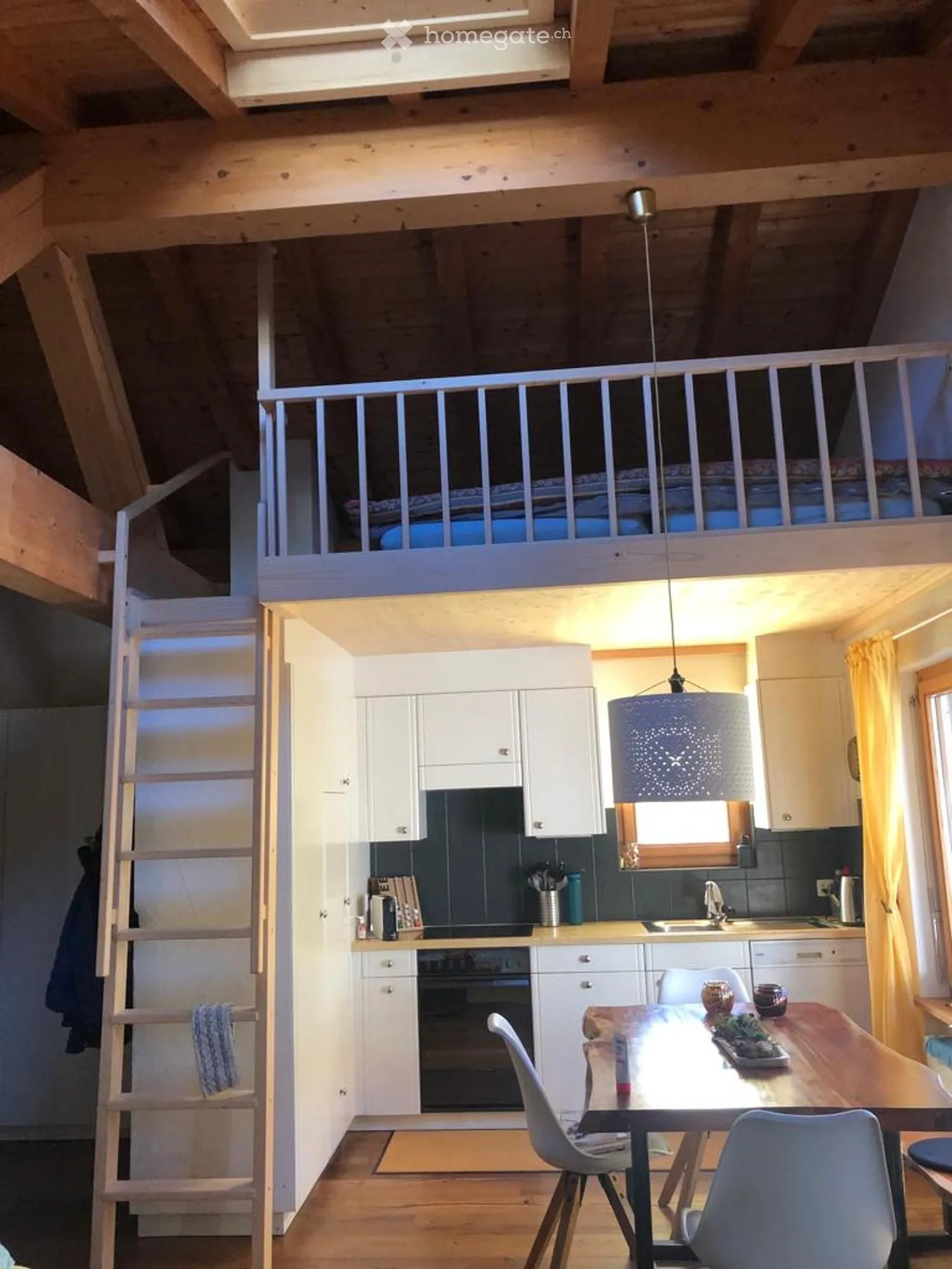 Helle 2.5-Zimmer-Wohnung mit Balkon, Salouf