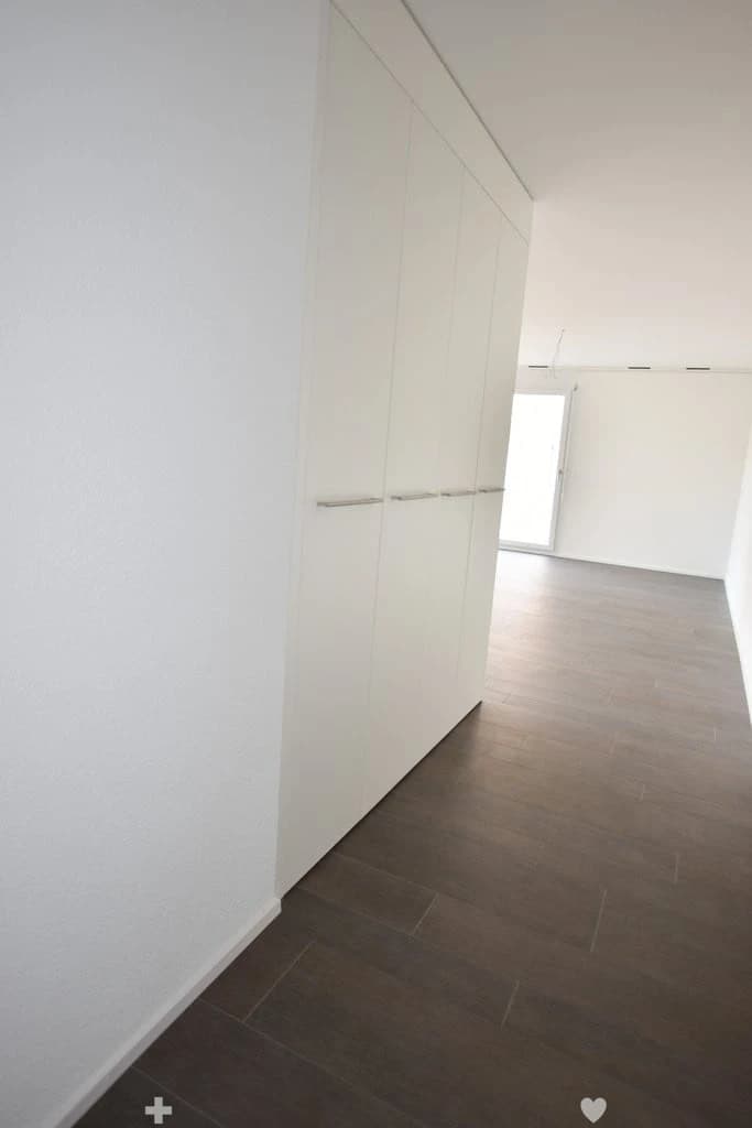 moderne 2.5-Zimmerwohnung mit Loggia zu vermieten