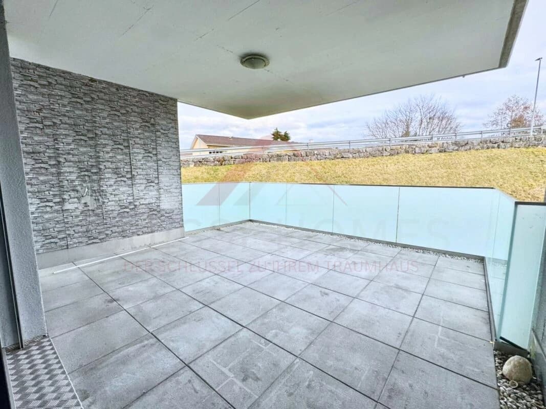 Moderne 4.5-Zimmer-Wohnung mit 159 m² Wohnfläche, Lift und 25 m² Balkon in Studen BE