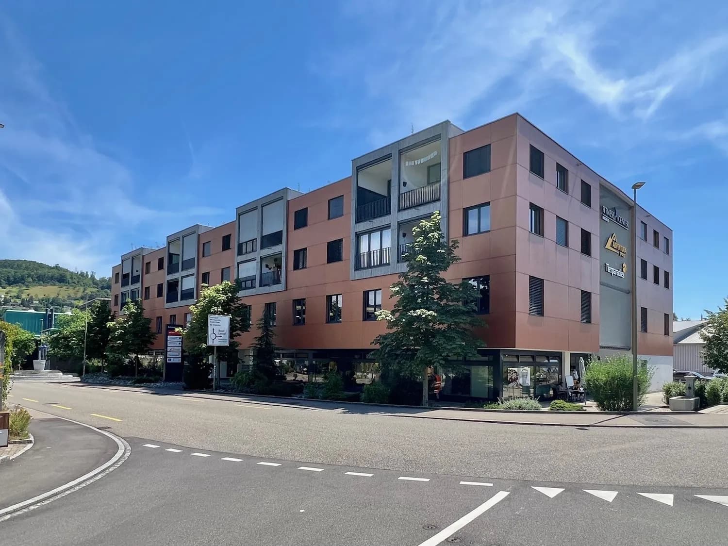 Moderne 4.5-Zimmer-Wohnung mit Loggia